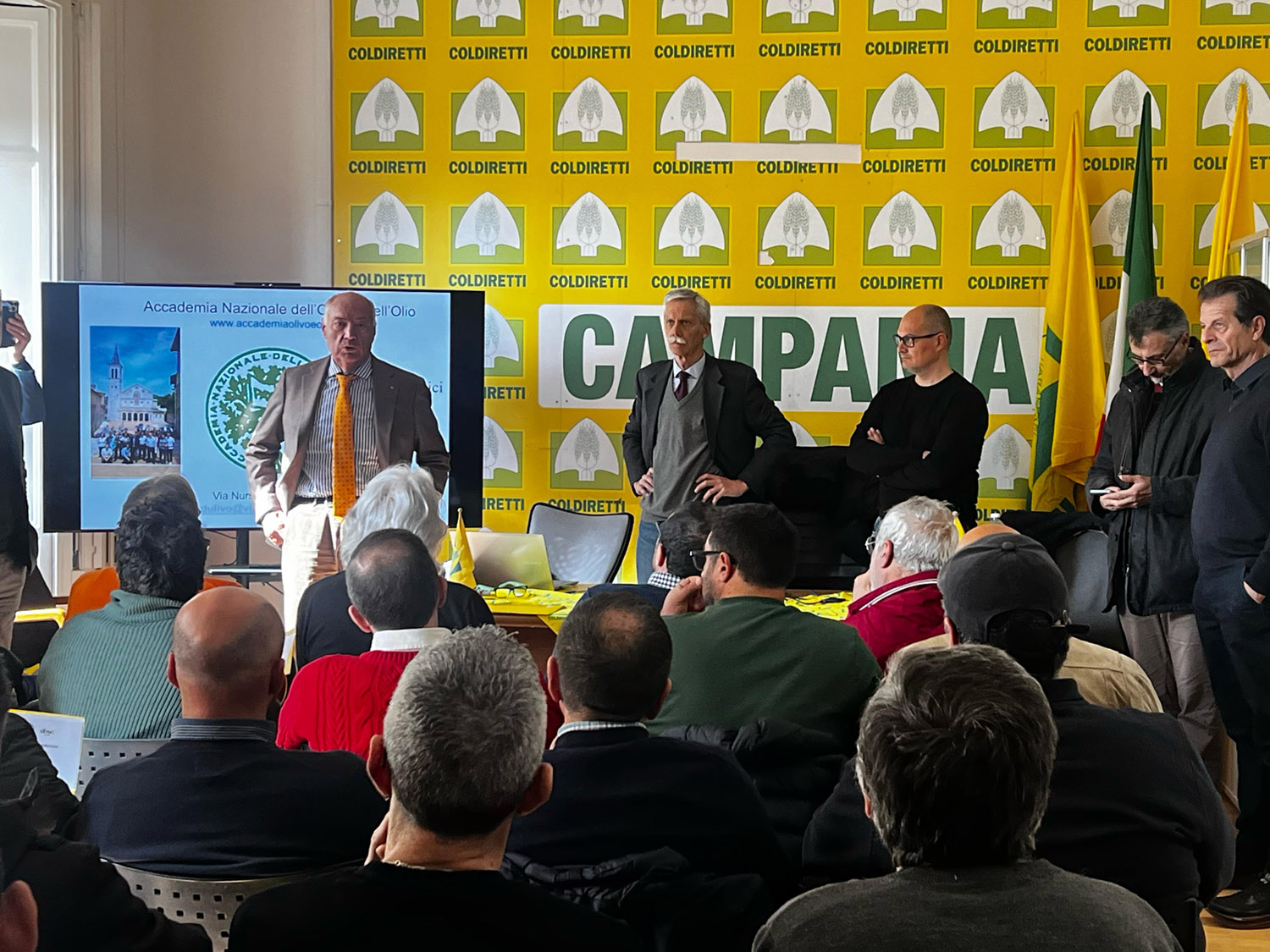 Corso Potatura Olivi Coldiretti Campania il saluto di Salvatore Loffreda direttore Coldiretti Campania (2)