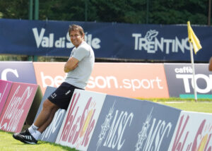 Antonio Conte in campo a Carciato