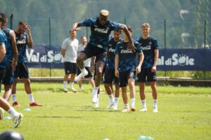Victor Osimhen e i compagni in allenamento