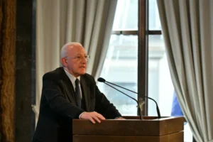 Vincenzo-De-Luca-1-696x464