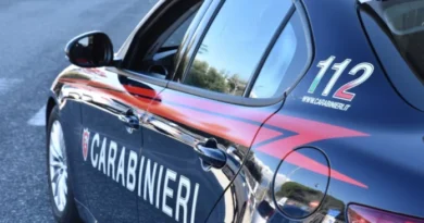 Armi in mano a giovanissimi nella movida di Napoli, sequestri e denunce