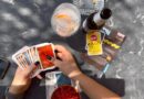 È l’estate dei giochi da tavolo: 10 titoli da portare sotto l’ombrellone (senza riempire la valigia)