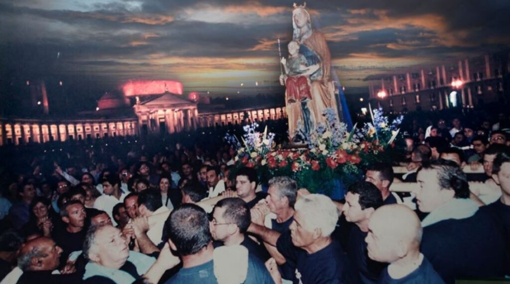 Uscita della Madonna settembre 2000_s
