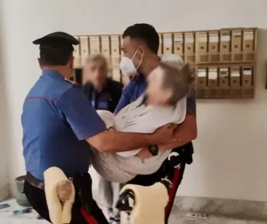 INCENDIO CARABINIERI