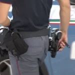 poliziotto pistola