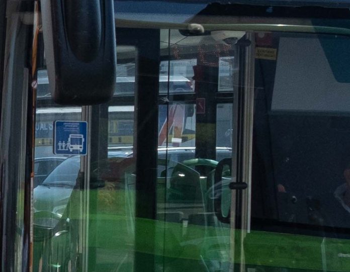 autobus-e1773132916525-696x541