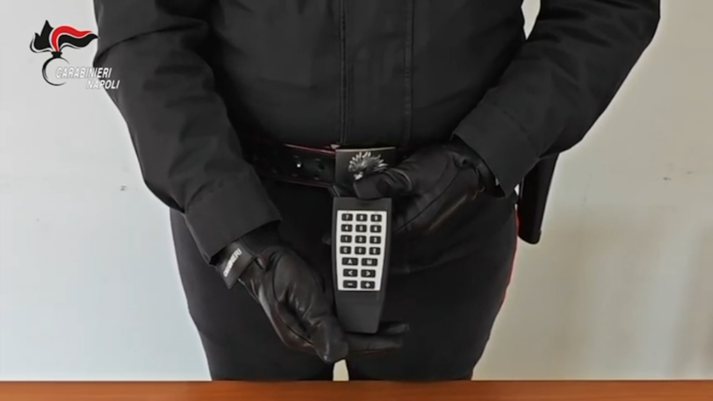 carabinieri telecomando benzina