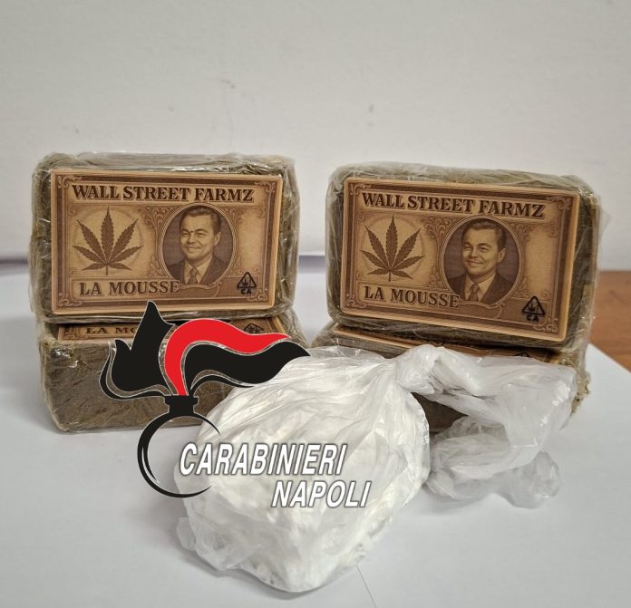 Napoli-Carabinieri-soldi droga