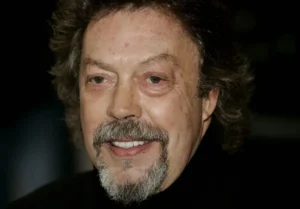 Tim-Curry-696x484