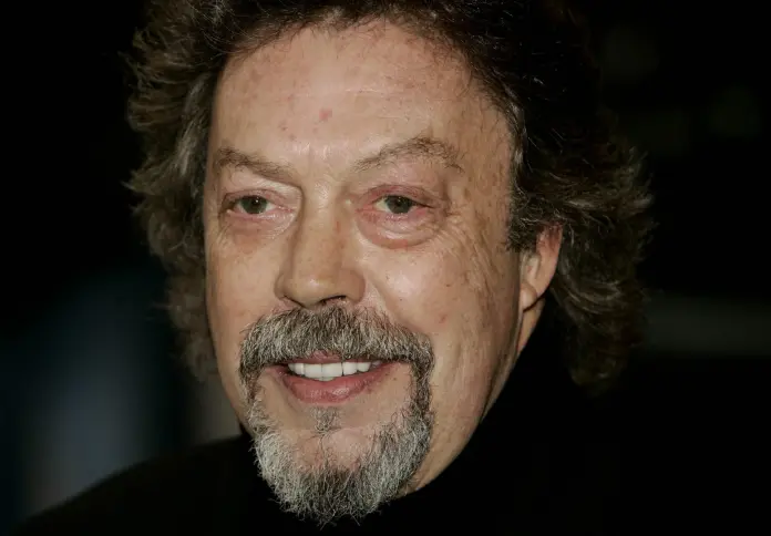 Tim-Curry-696x484