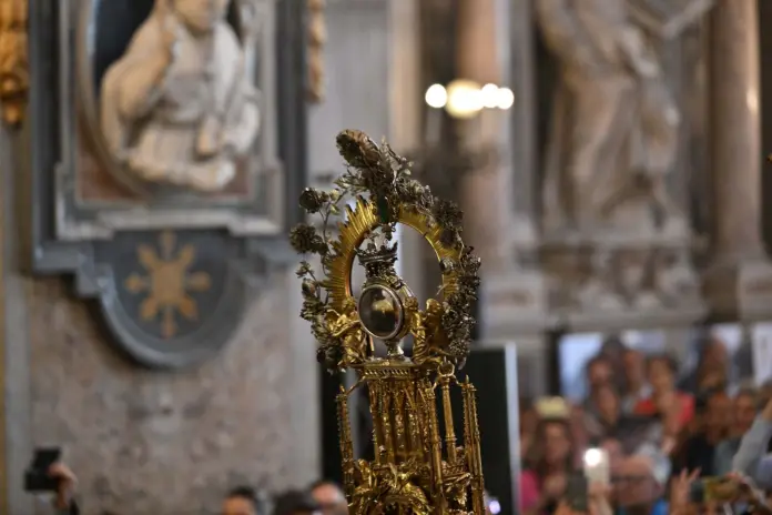 Miracolo-San-Gennaro-696x464