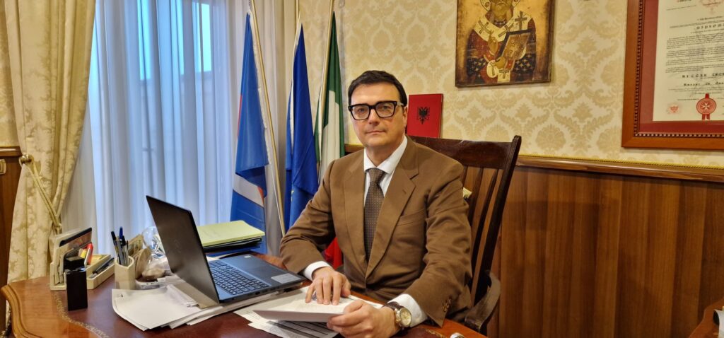 Nicola Troisi ufficio