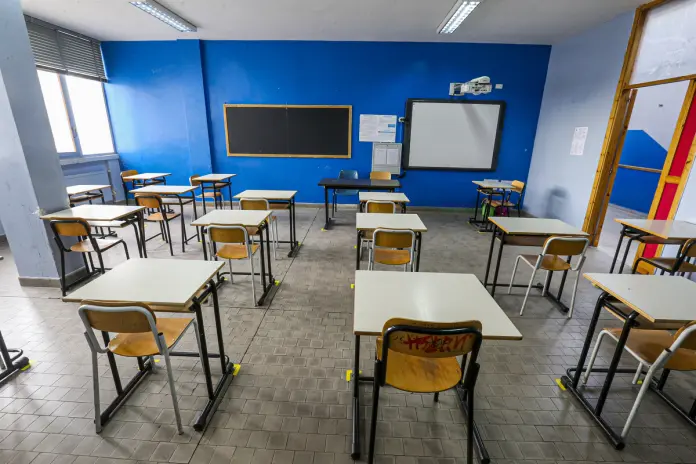 Scuola-696x464